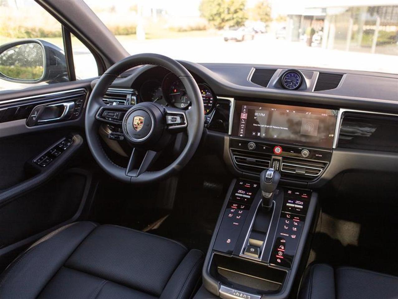 2024 Porsche Macan AWD Photo