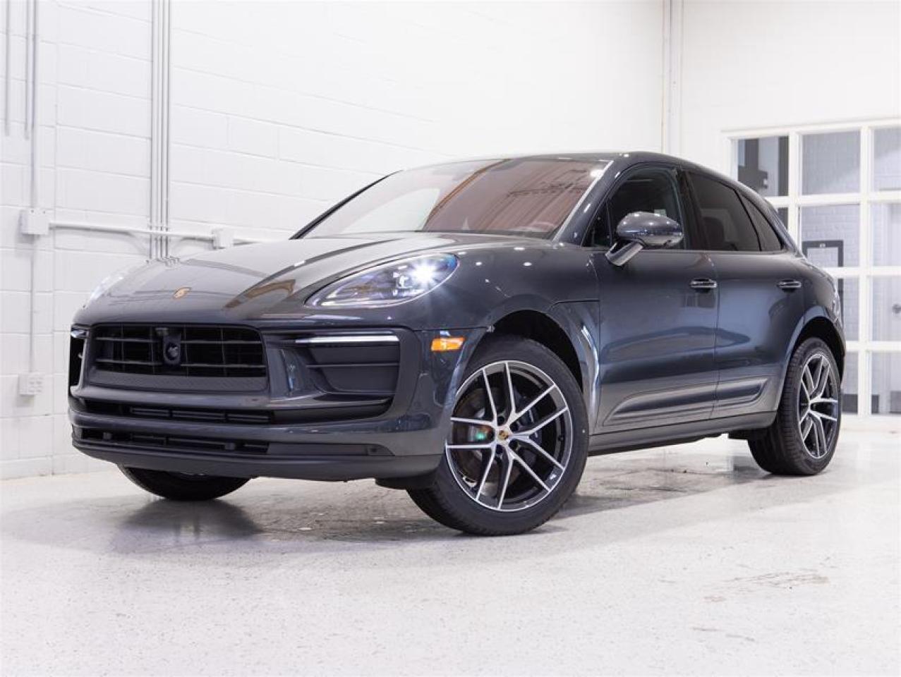 2025 Porsche Macan AWD Photo0