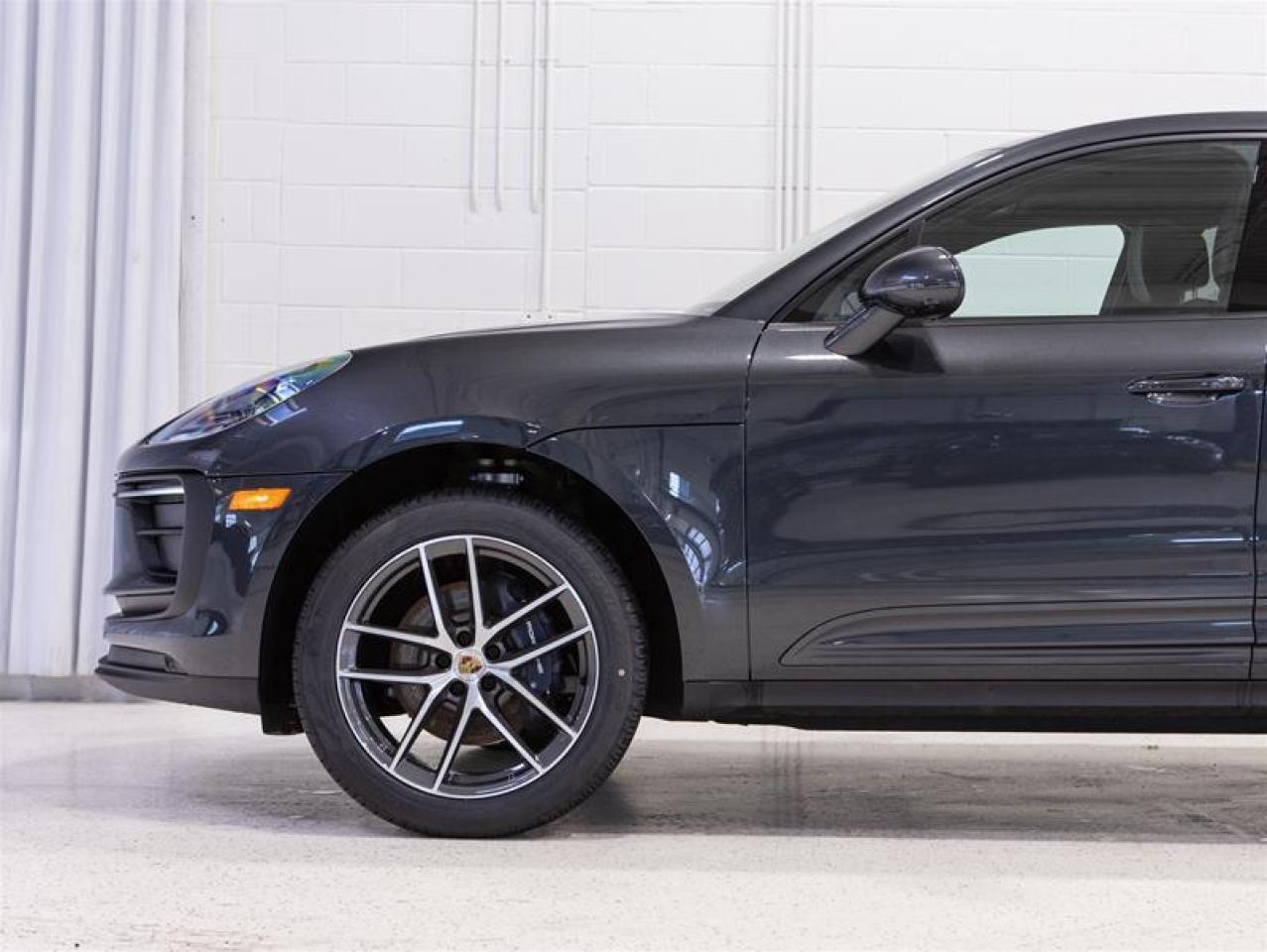 2025 Porsche Macan AWD Photo