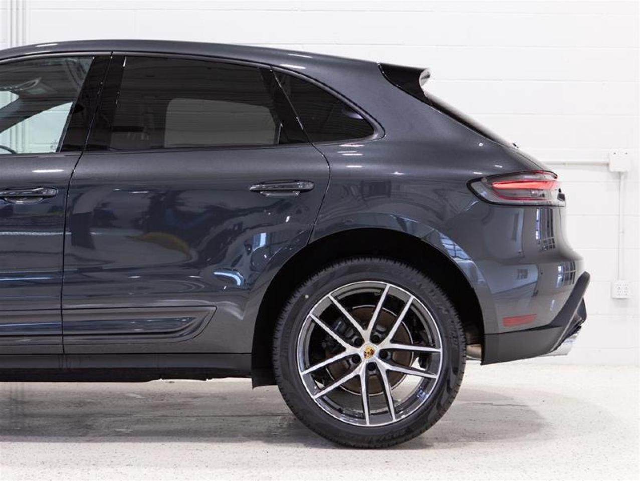 2025 Porsche Macan AWD Photo