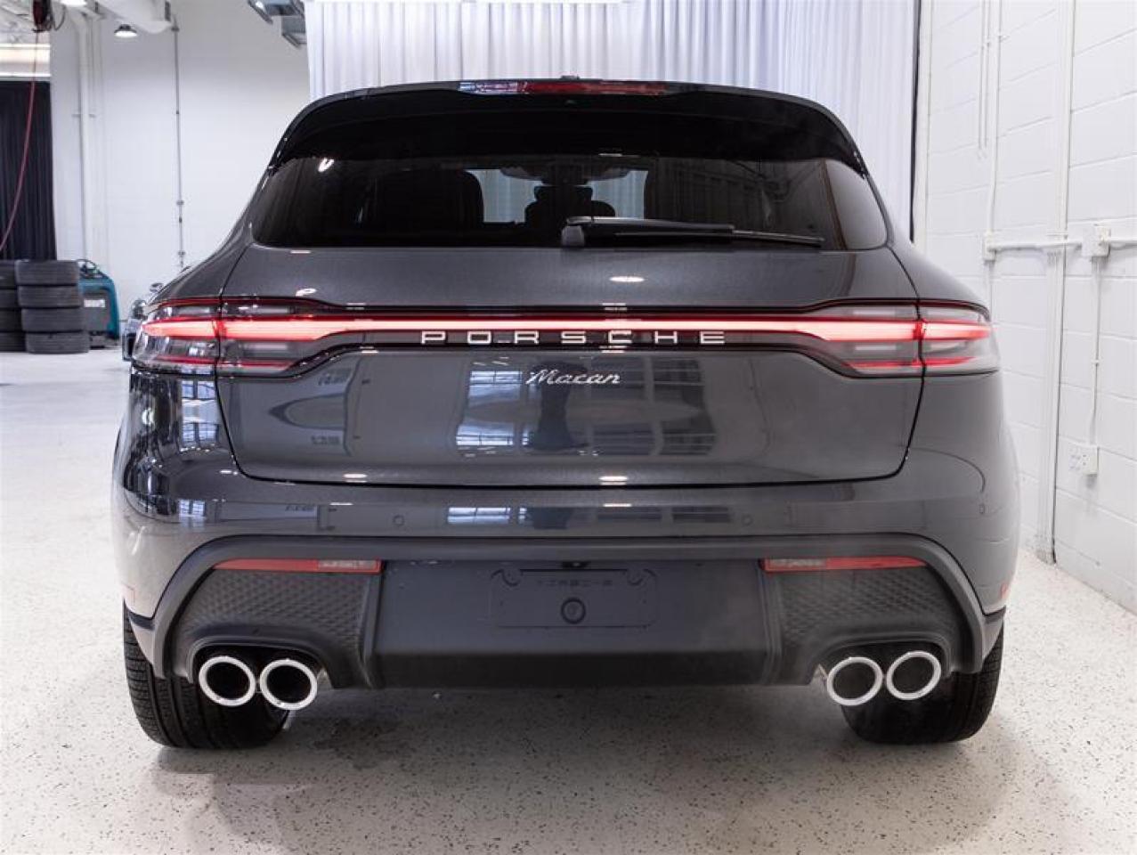 2025 Porsche Macan AWD Photo