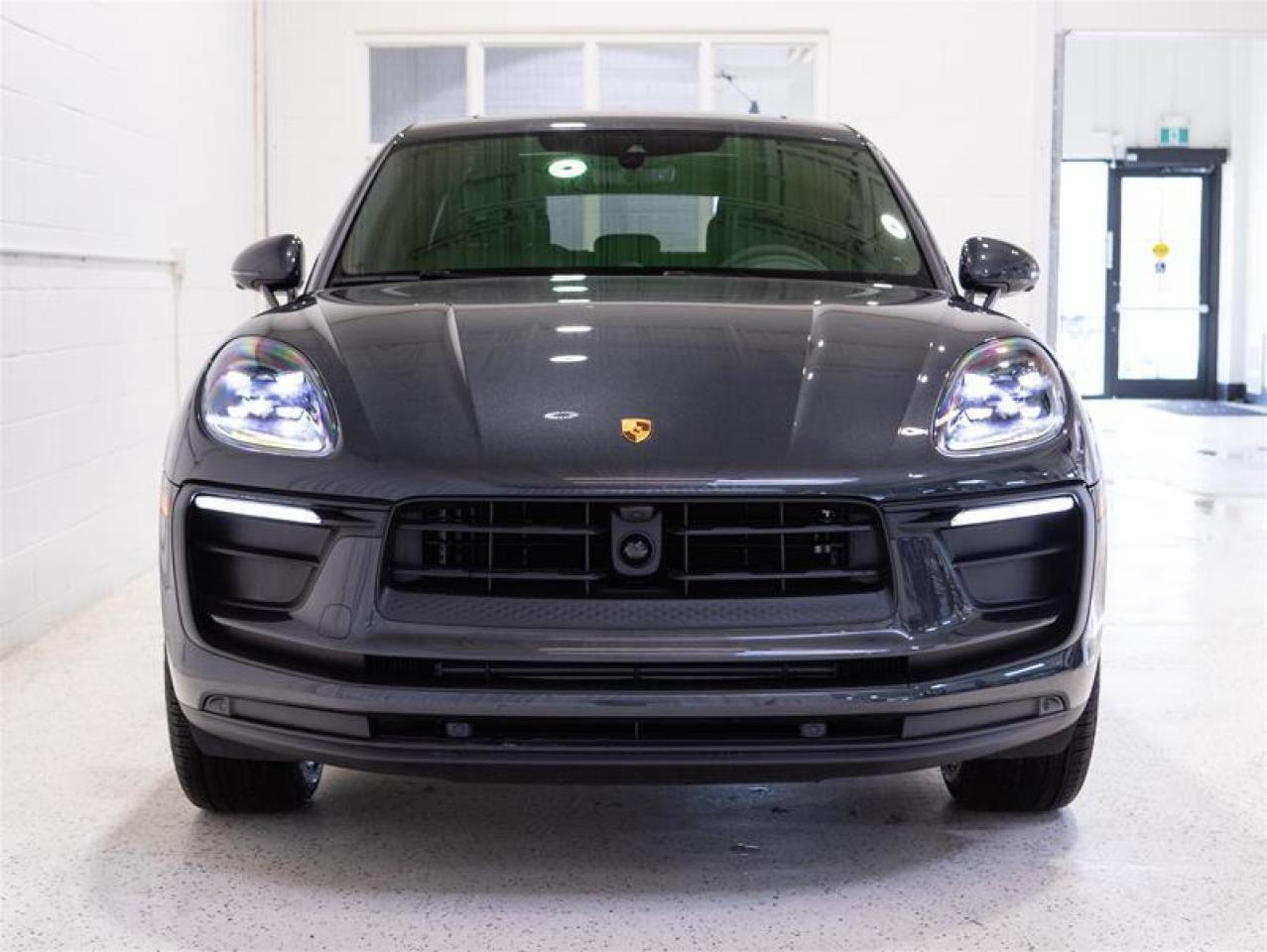 2025 Porsche Macan AWD Photo