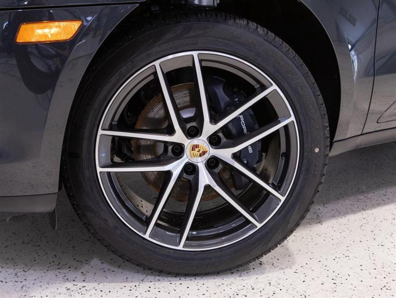 2025 Porsche Macan AWD Photo