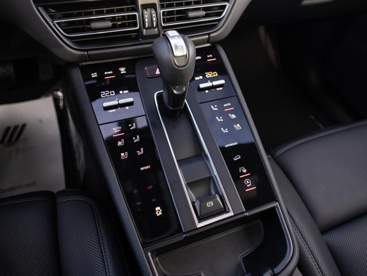 2025 Porsche Macan AWD Photo