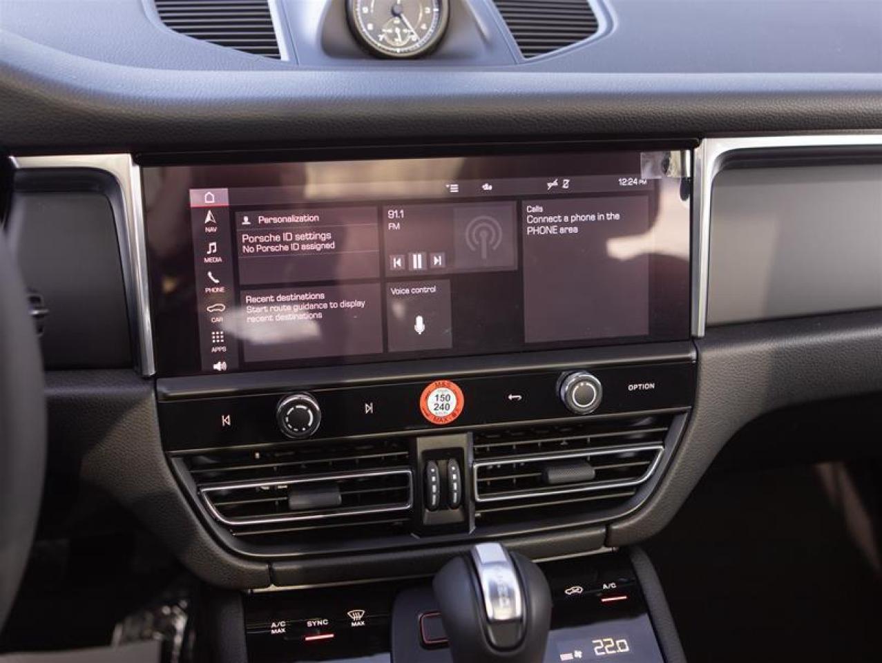 2025 Porsche Macan AWD Photo