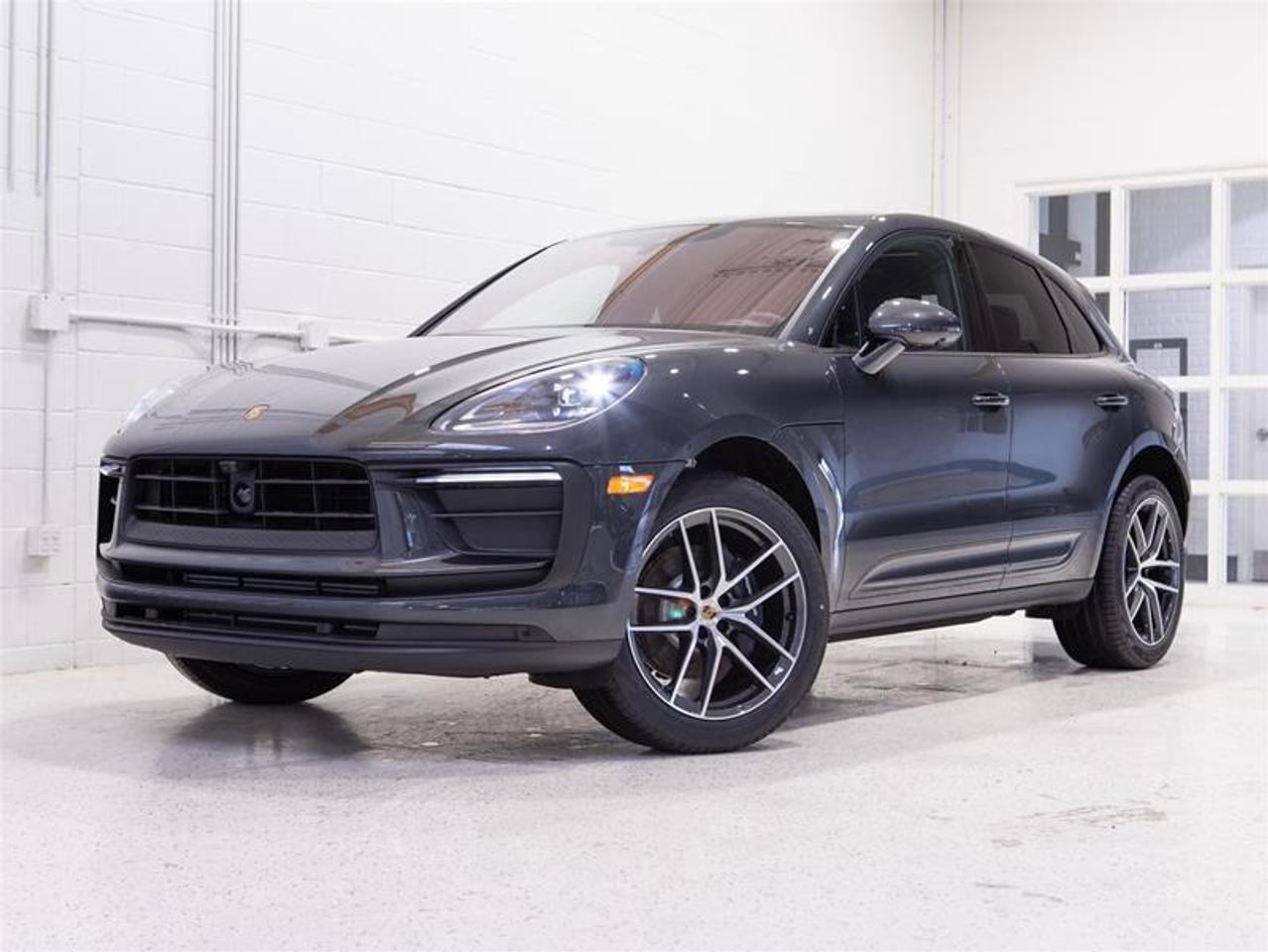 2025 Porsche Macan AWD Photo