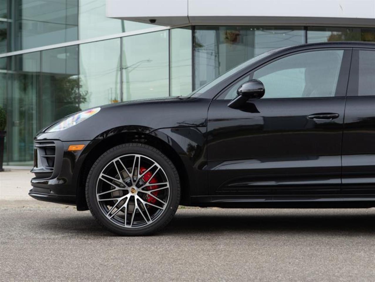 2025 Porsche Macan S AWD Photo4