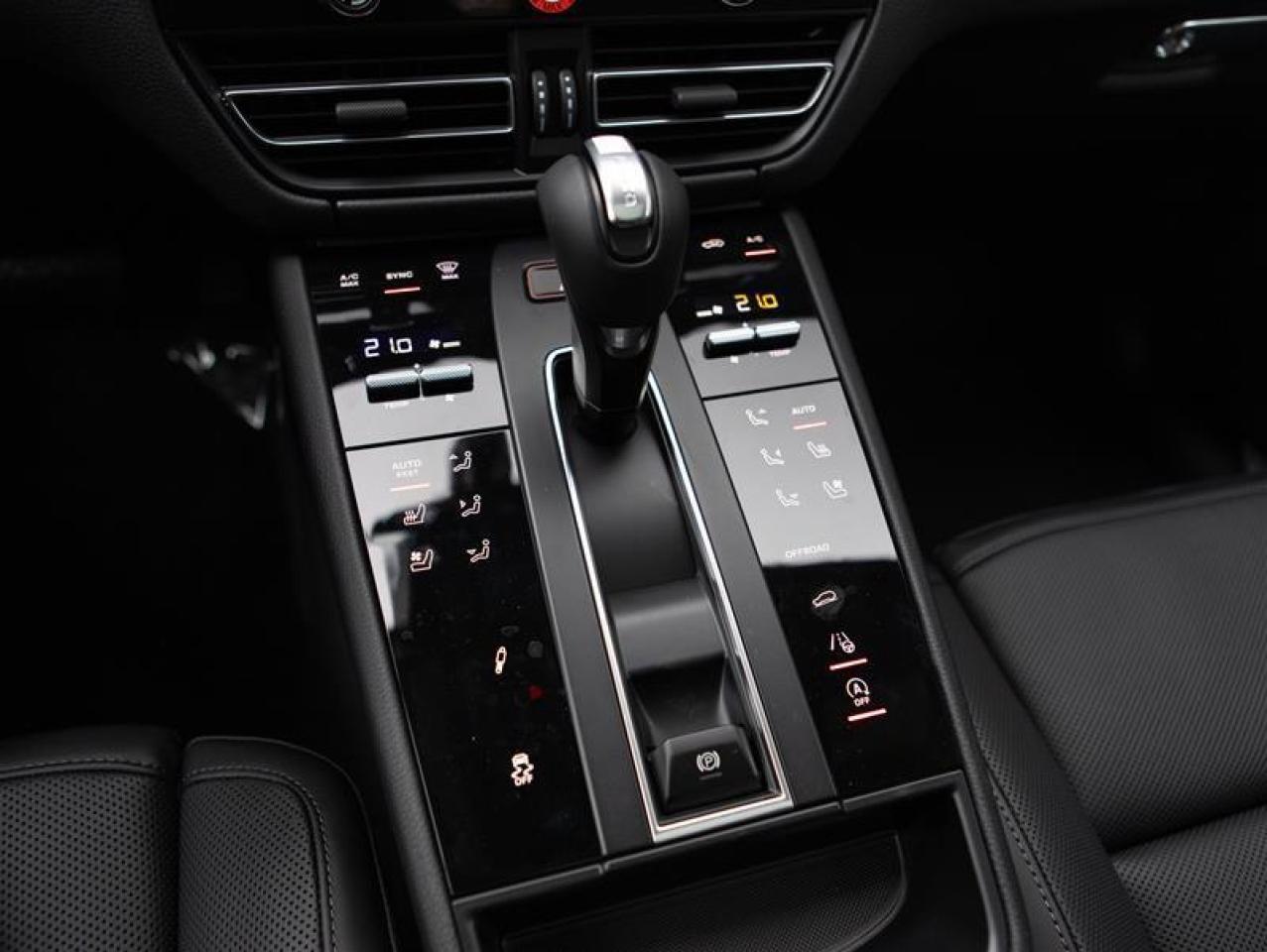 2025 Porsche Macan S AWD Photo