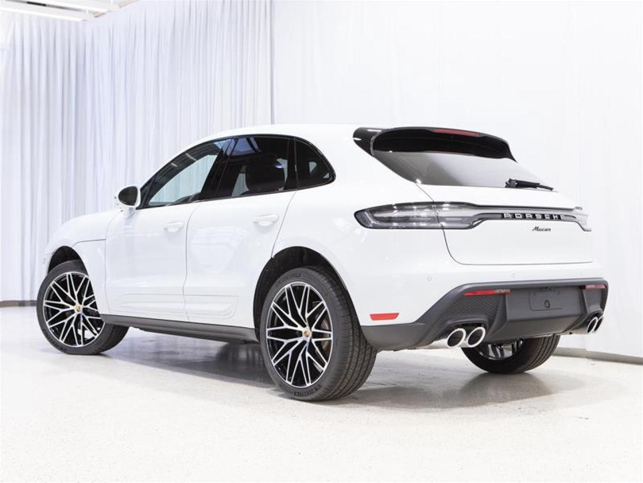 2025 Porsche Macan AWD Photo