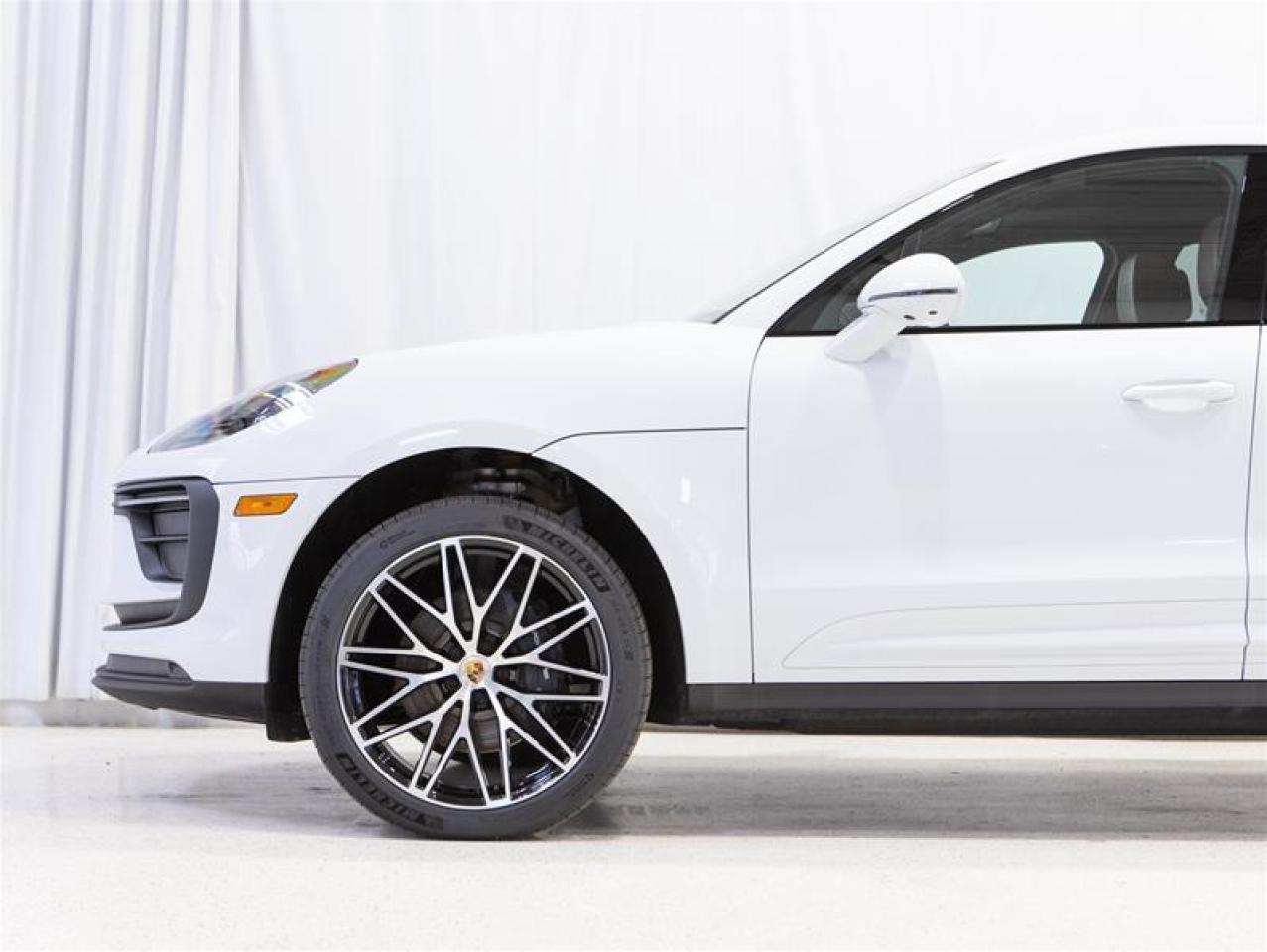 2025 Porsche Macan AWD Photo