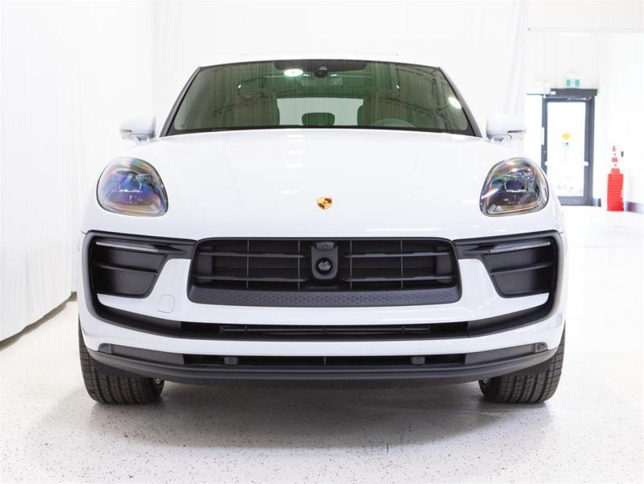 2025 Porsche Macan AWD Photo