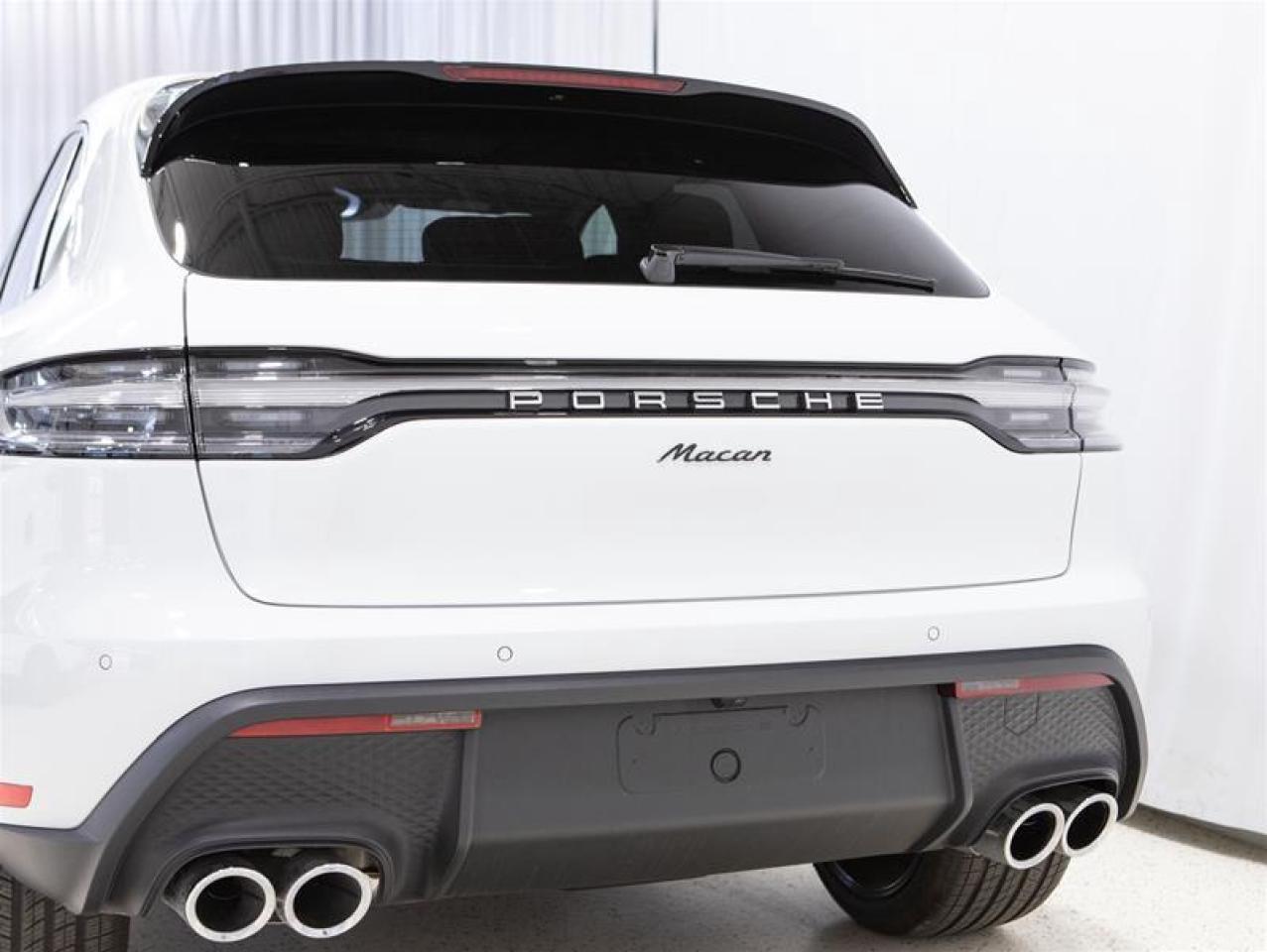 2025 Porsche Macan AWD Photo