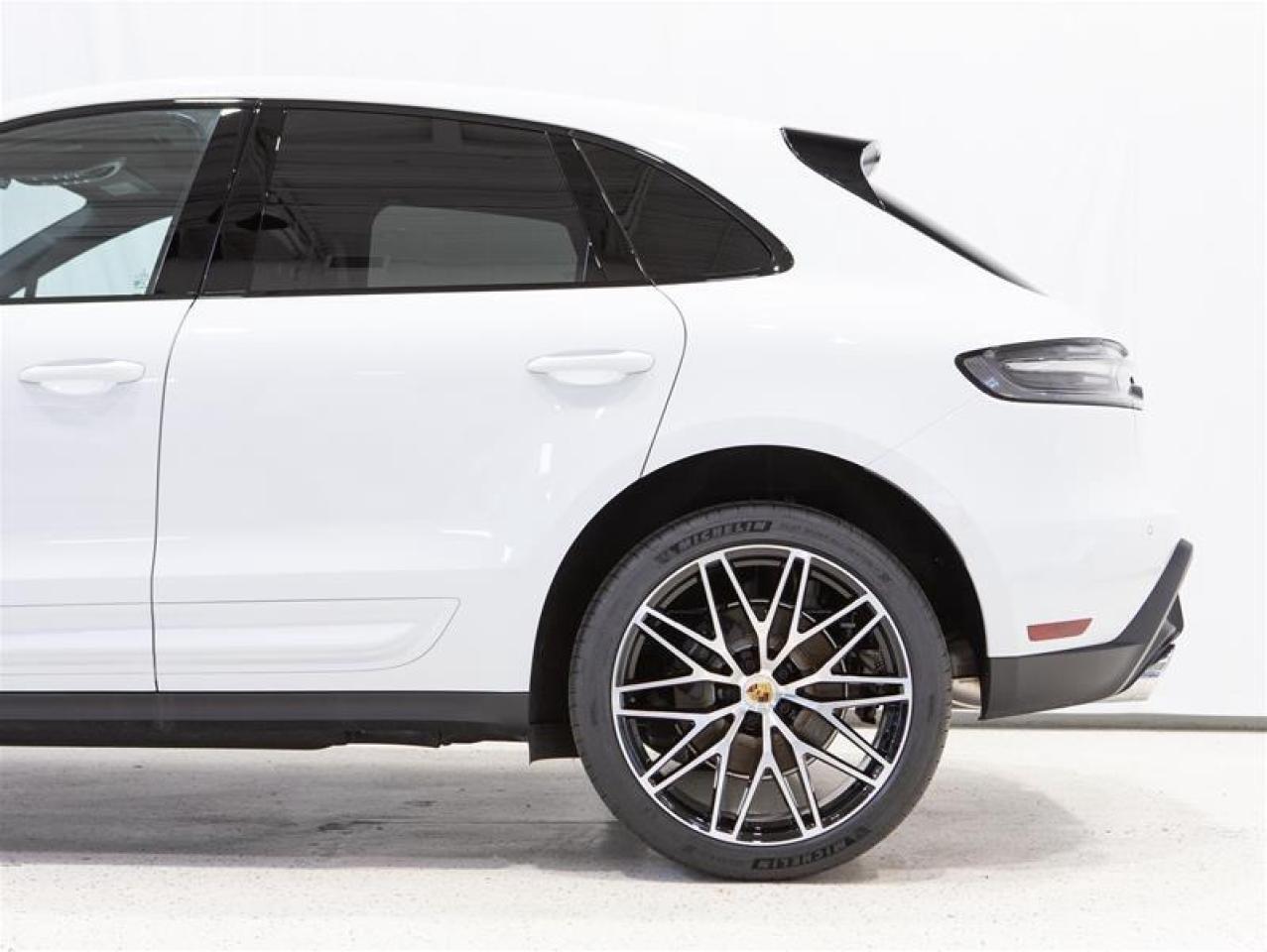 2025 Porsche Macan AWD Photo