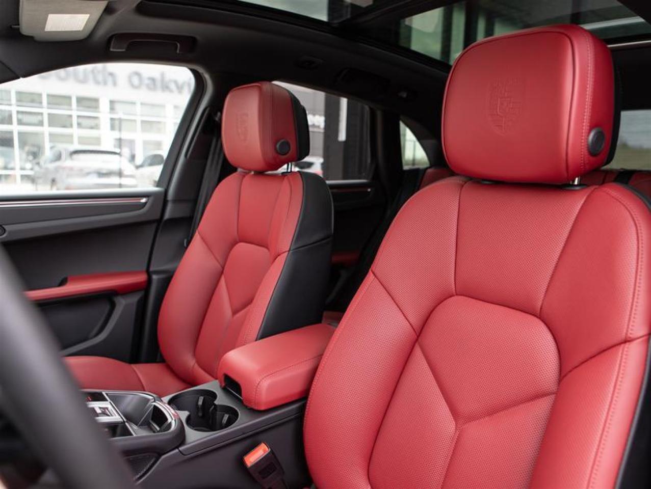 2025 Porsche Macan AWD Photo