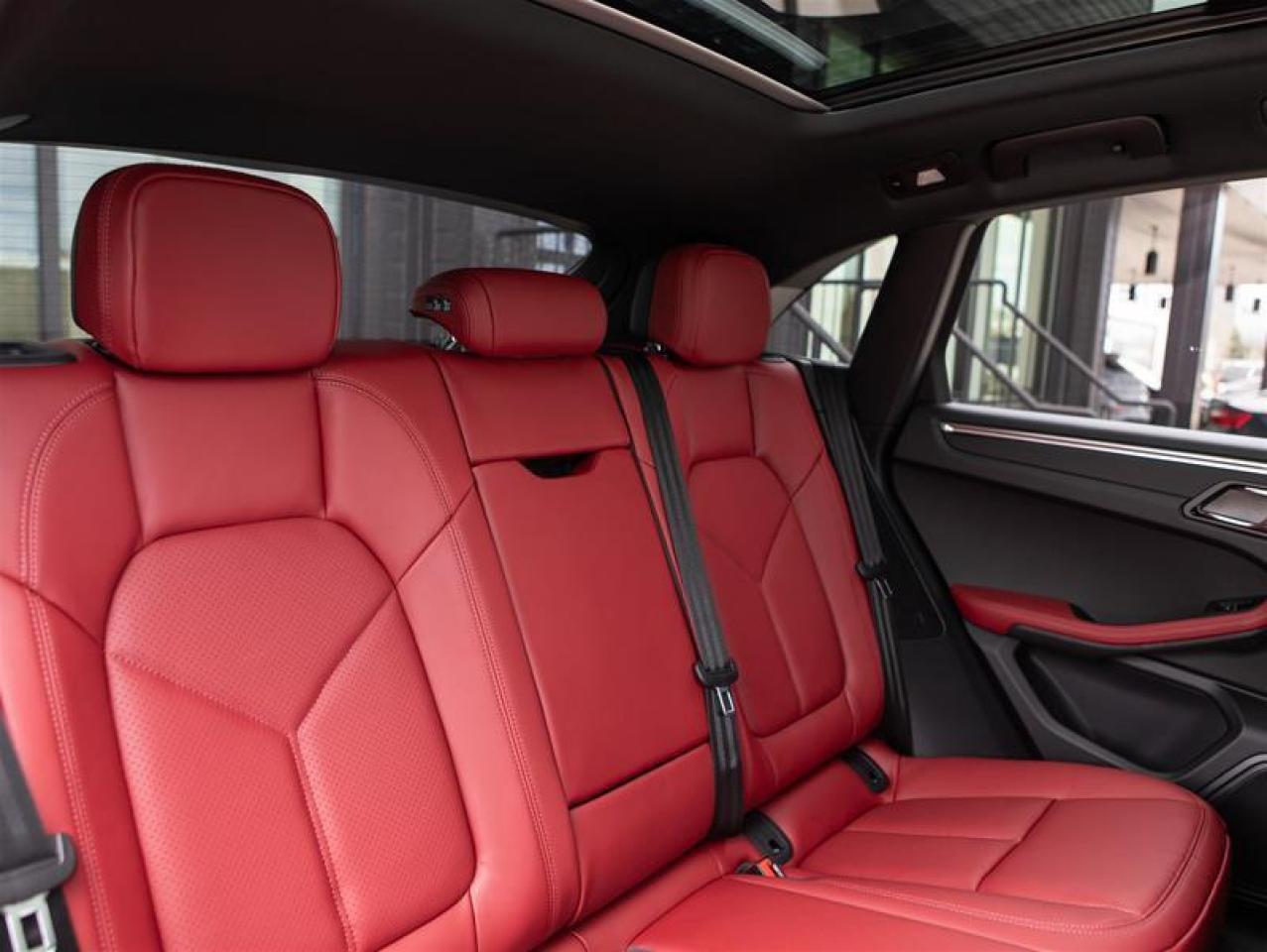 2025 Porsche Macan AWD Photo