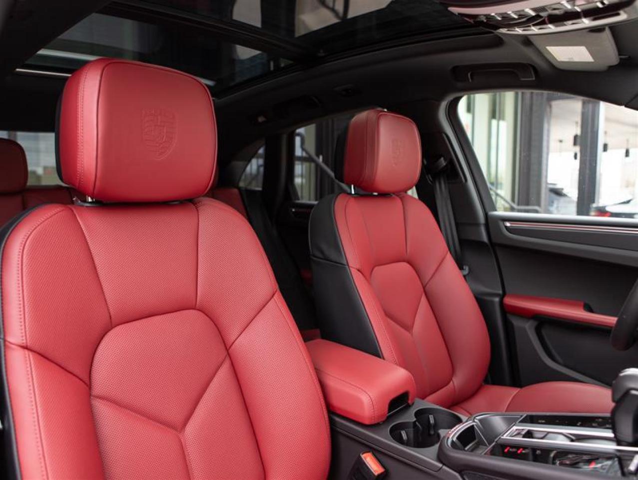 2025 Porsche Macan AWD Photo