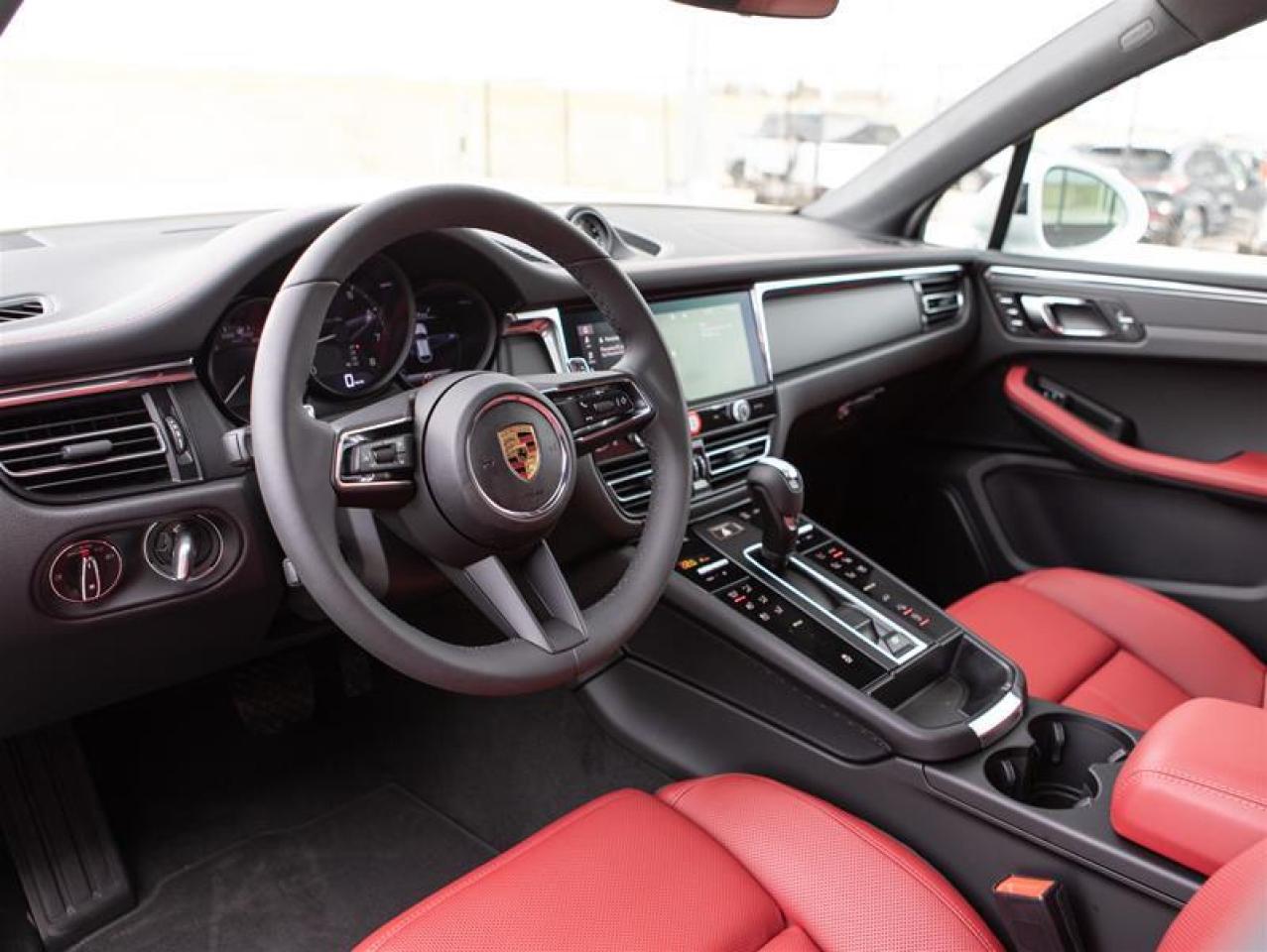 2025 Porsche Macan AWD Photo