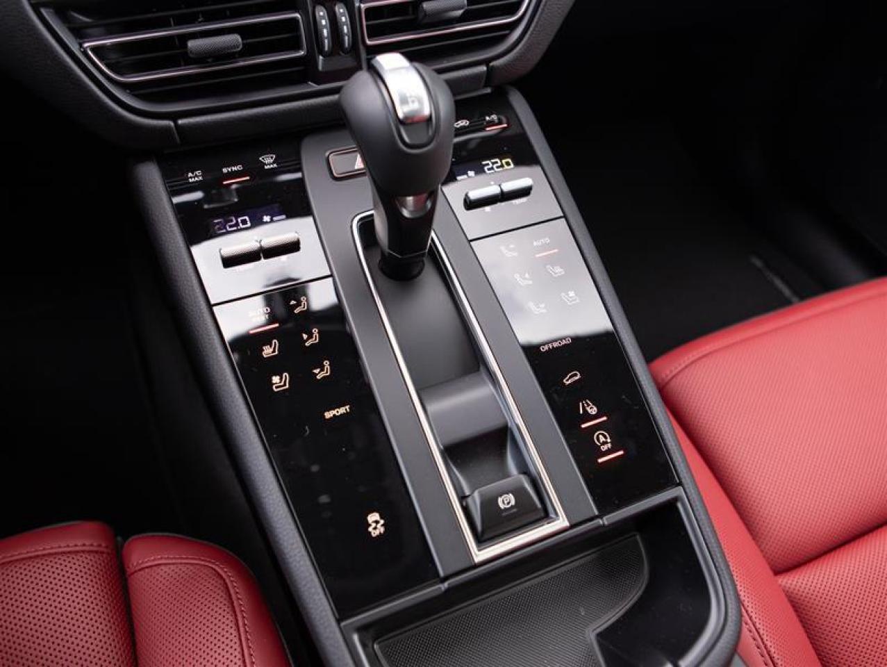 2025 Porsche Macan AWD Photo