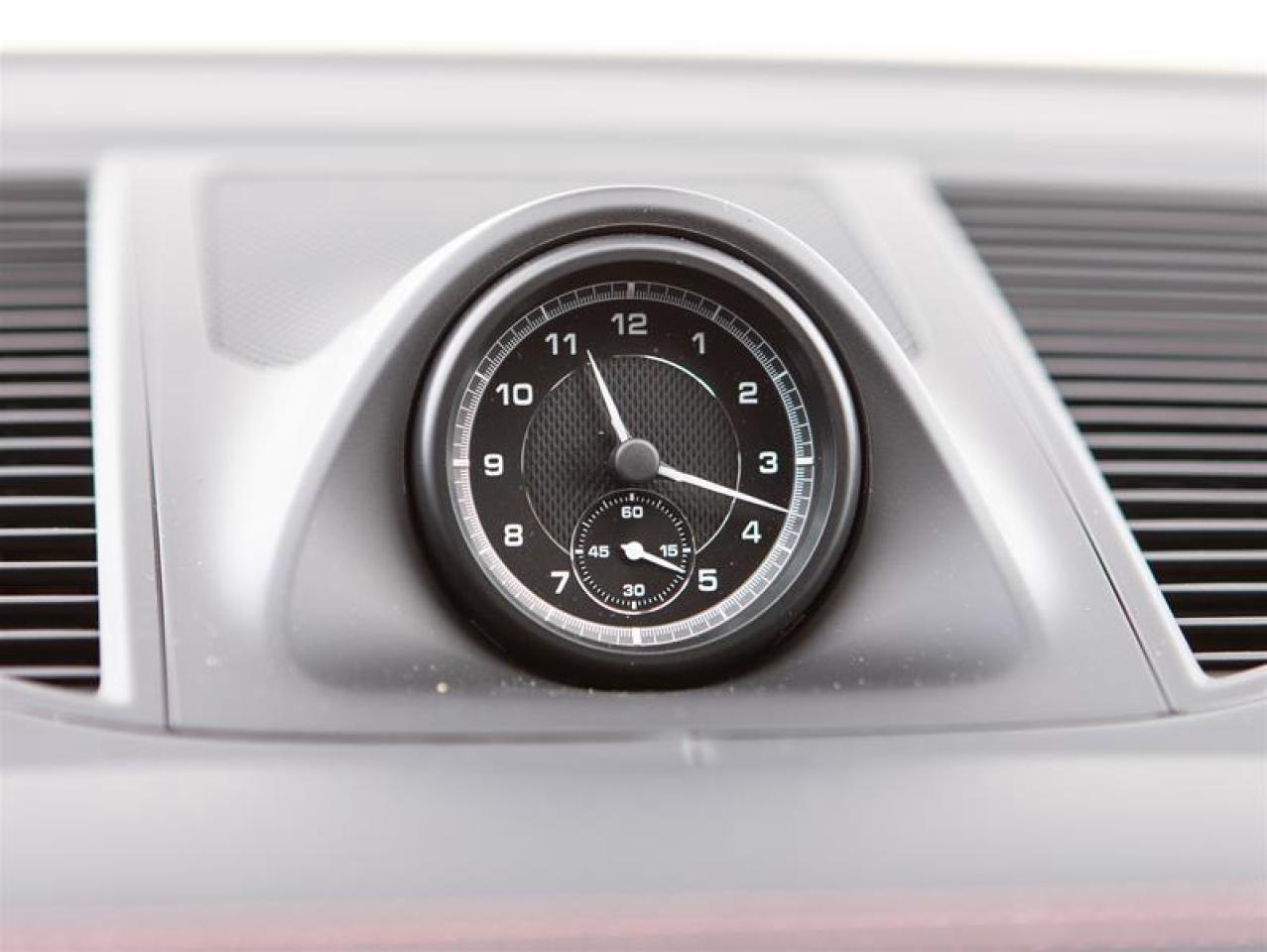 2025 Porsche Macan AWD Photo