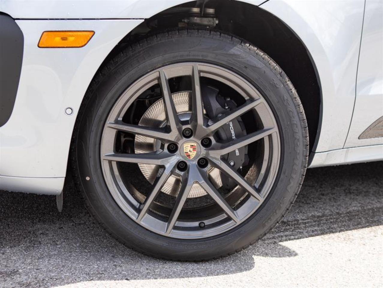 2024 Porsche Macan T AWD Photo