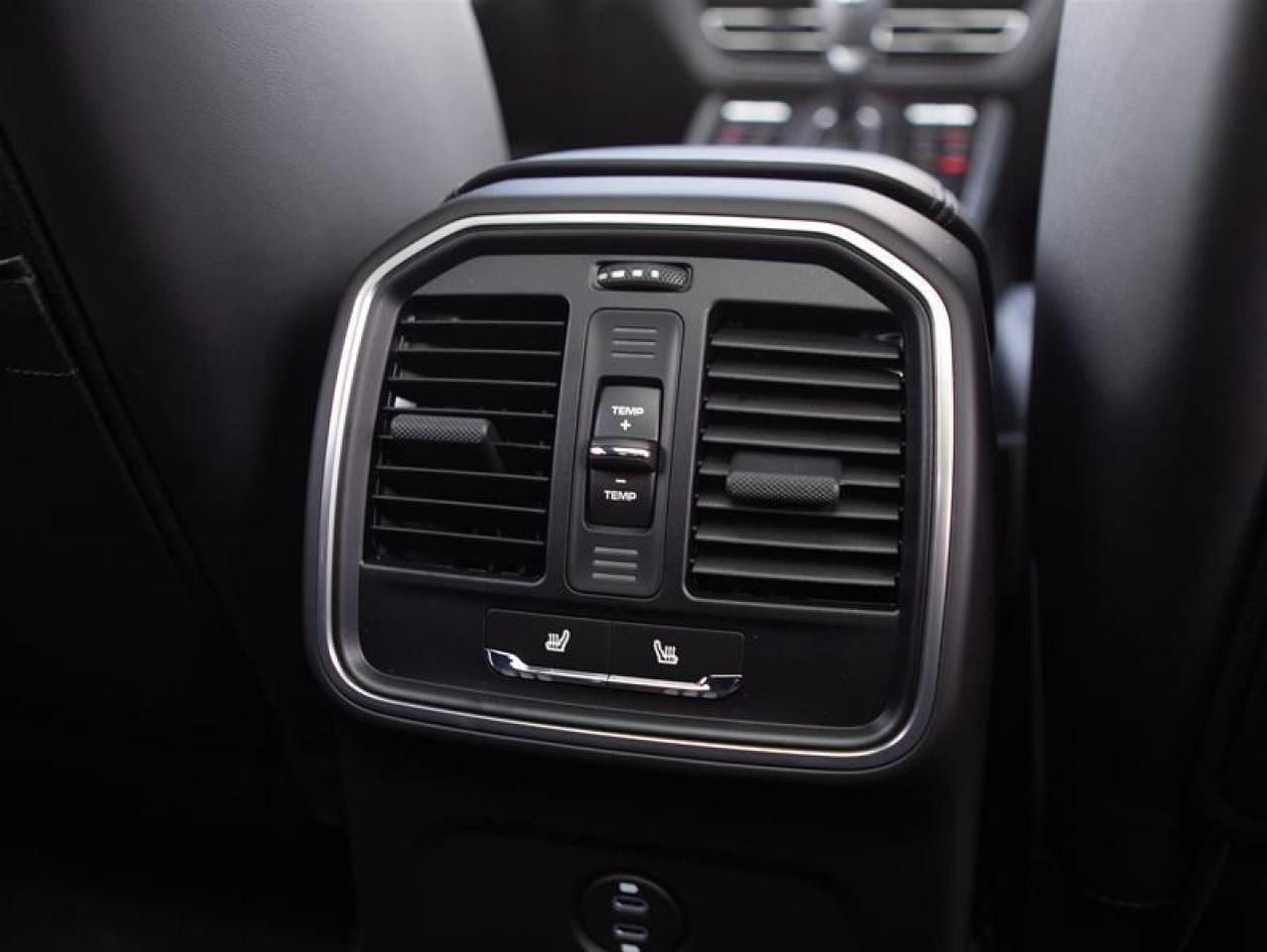 2024 Porsche Macan T AWD Photo