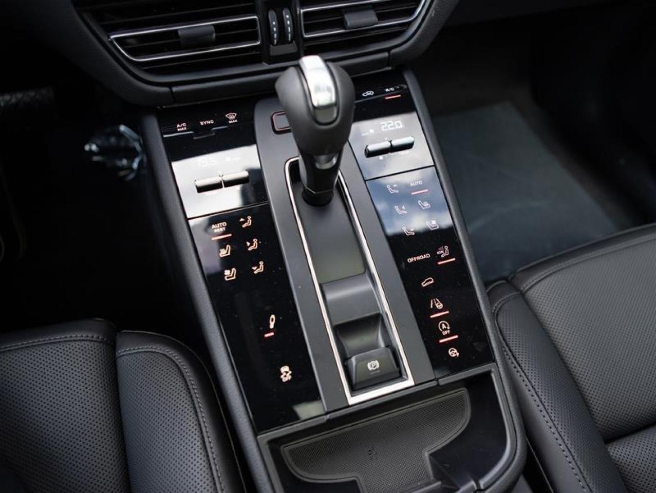 2024 Porsche Macan T AWD Photo