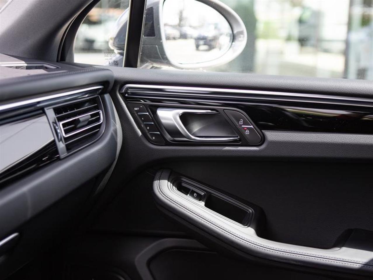 2024 Porsche Macan T AWD Photo