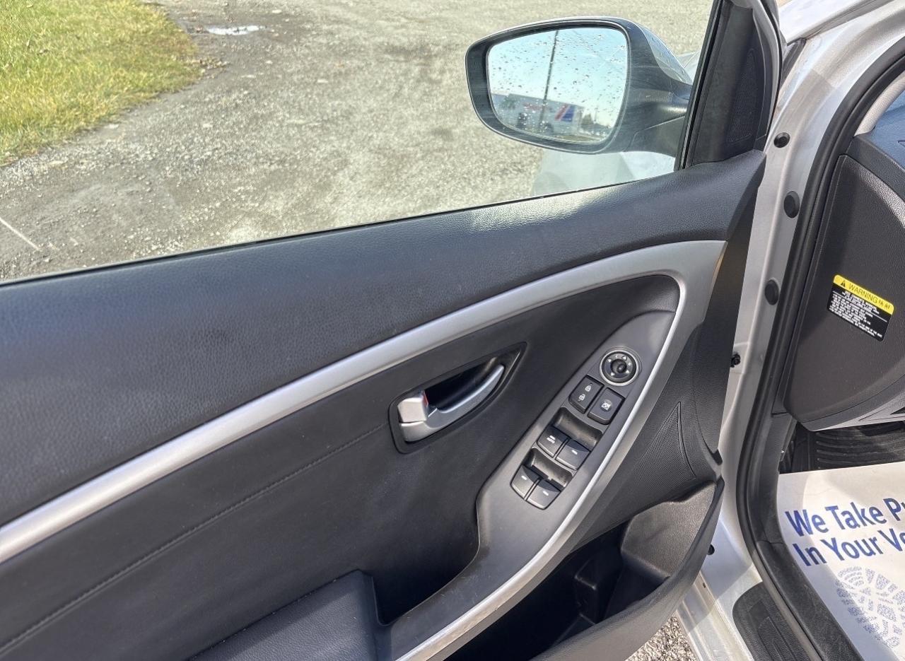 2015 Hyundai Elantra GT Limited, Sunroof, Leather, Nav Photo