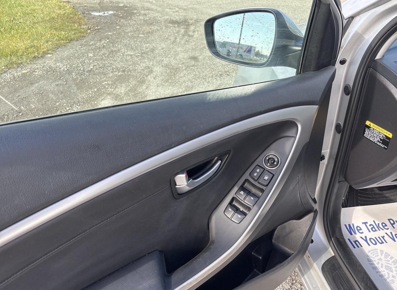 2015 Hyundai Elantra GT Limited, Sunroof, Leather, Nav Photo