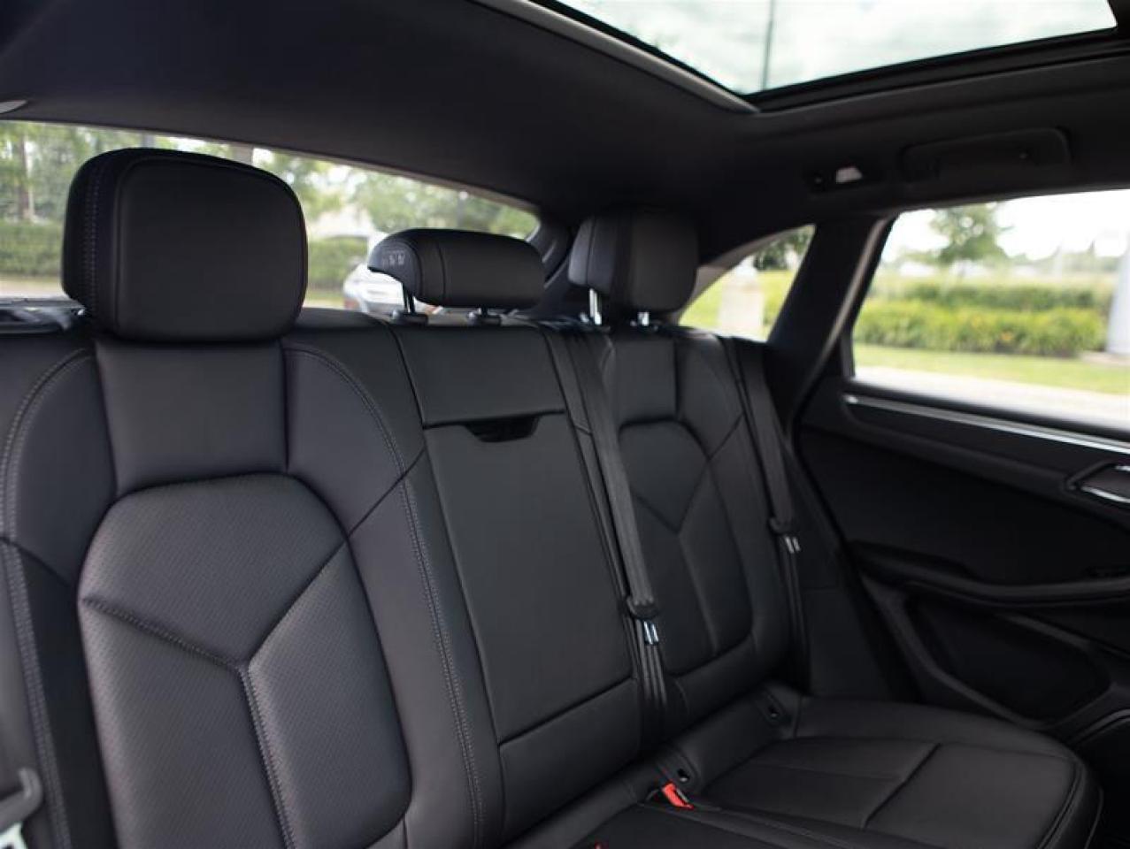 2024 Porsche Macan AWD Photo