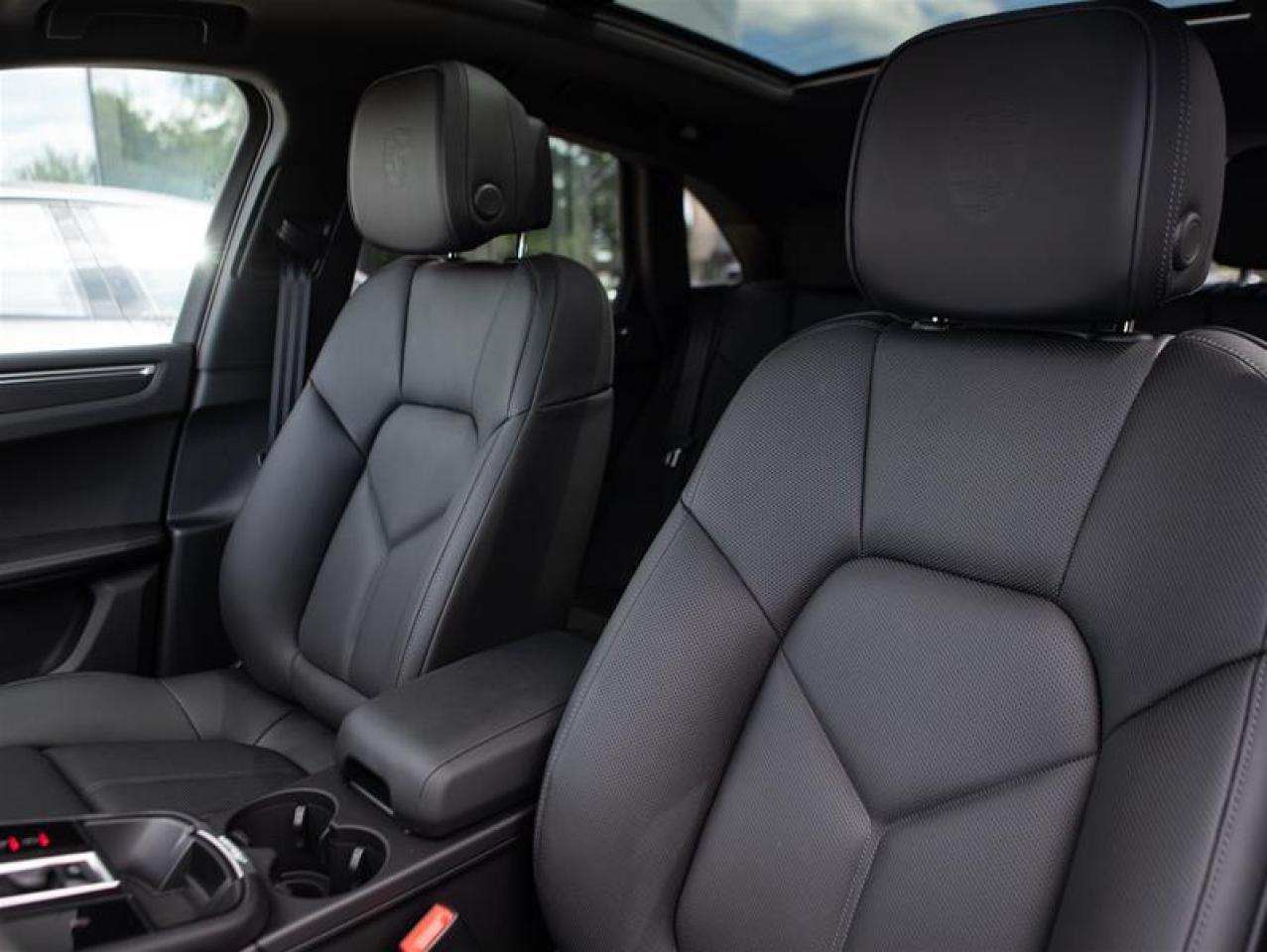 2024 Porsche Macan AWD Photo