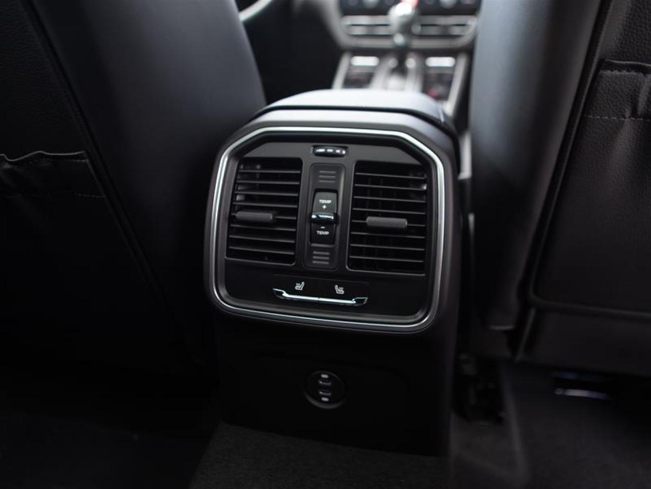 2024 Porsche Macan AWD Photo