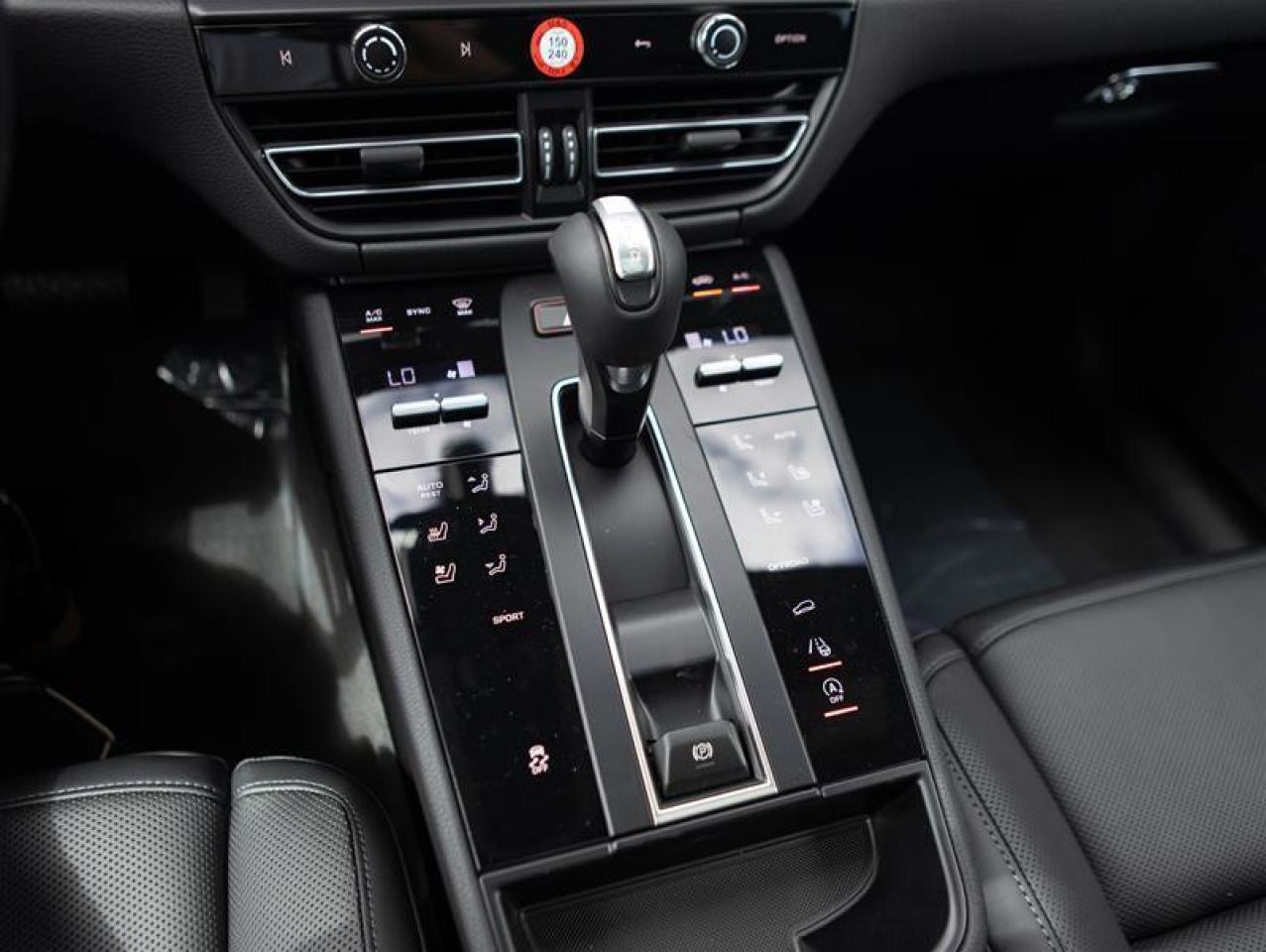 2024 Porsche Macan AWD Photo