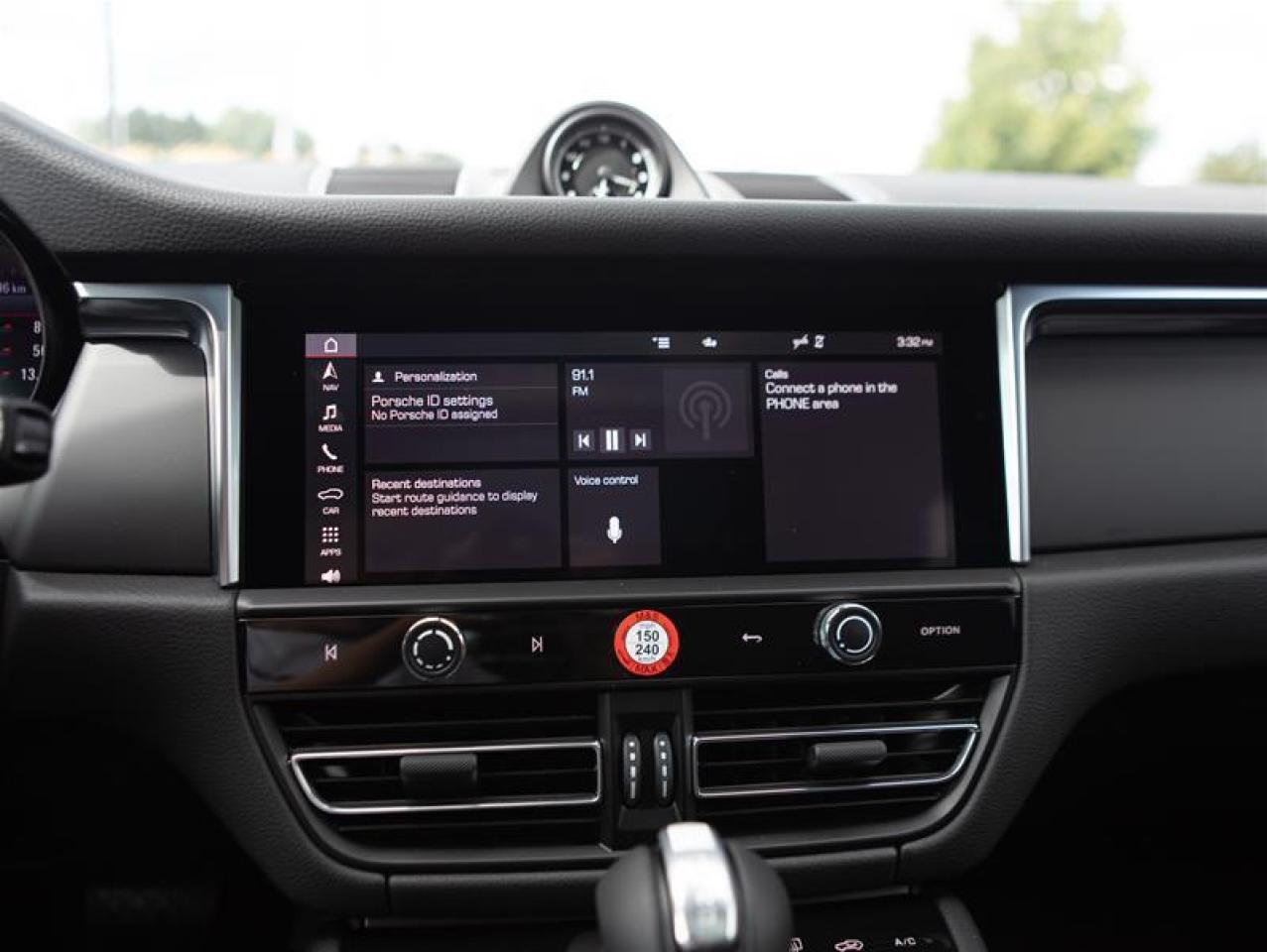 2024 Porsche Macan AWD Photo