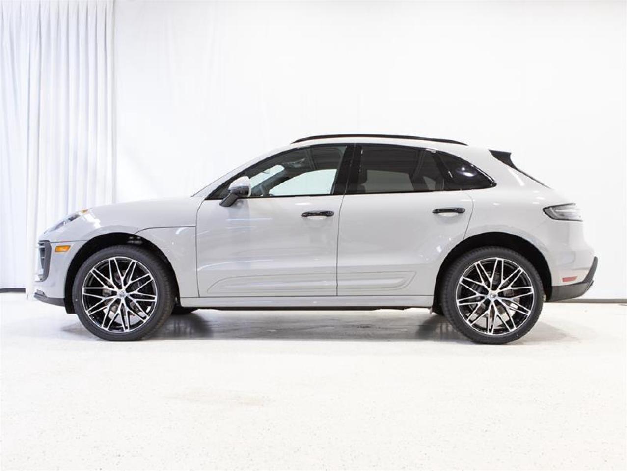 2025 Porsche Macan AWD Photo