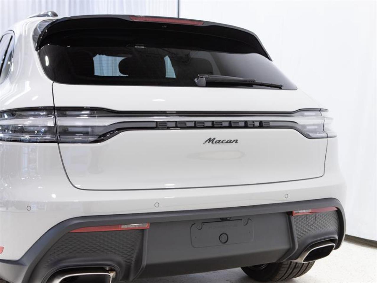 2025 Porsche Macan AWD Photo