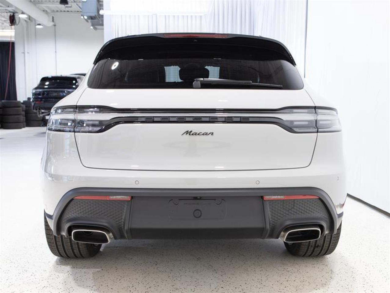 2025 Porsche Macan AWD Photo