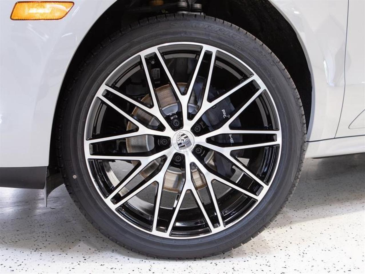 2025 Porsche Macan AWD Photo