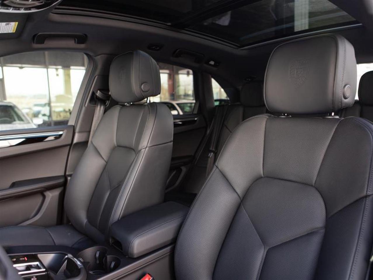 2025 Porsche Macan AWD Photo