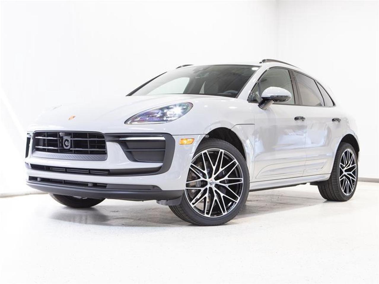 2025 Porsche Macan AWD Photo