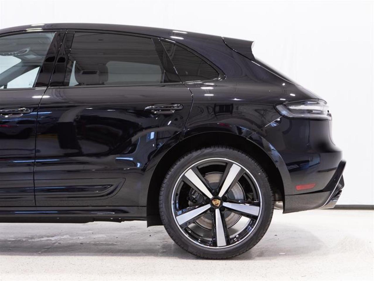 2025 Porsche Macan GTS AWD Photo