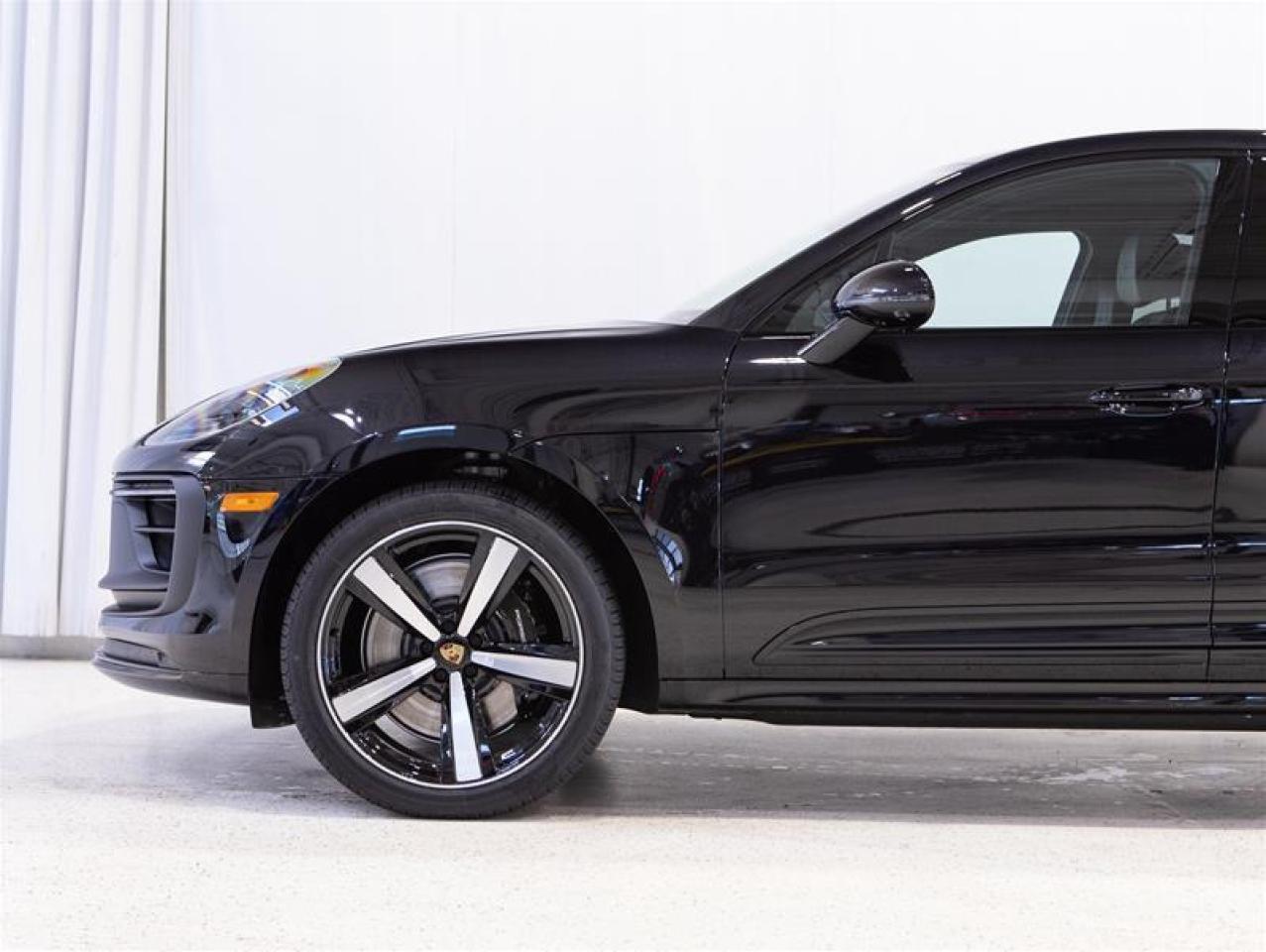 2025 Porsche Macan GTS AWD Photo