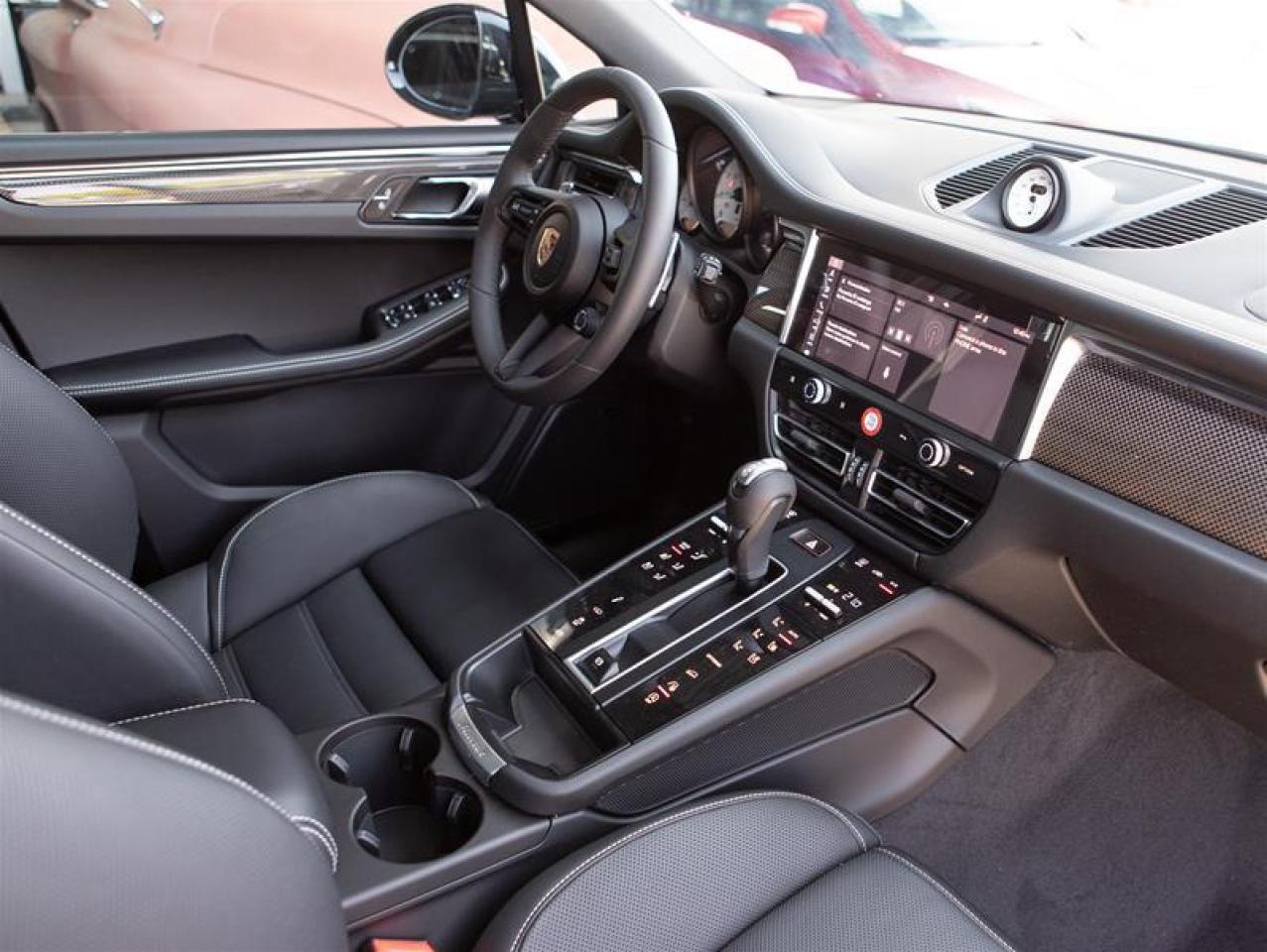 2025 Porsche Macan GTS AWD Photo