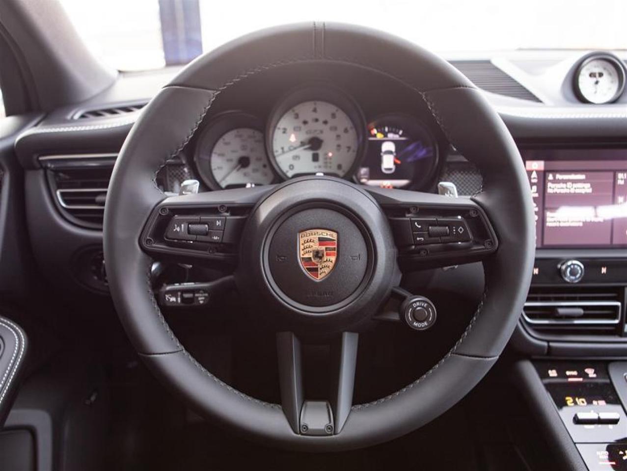 2025 Porsche Macan GTS AWD Photo