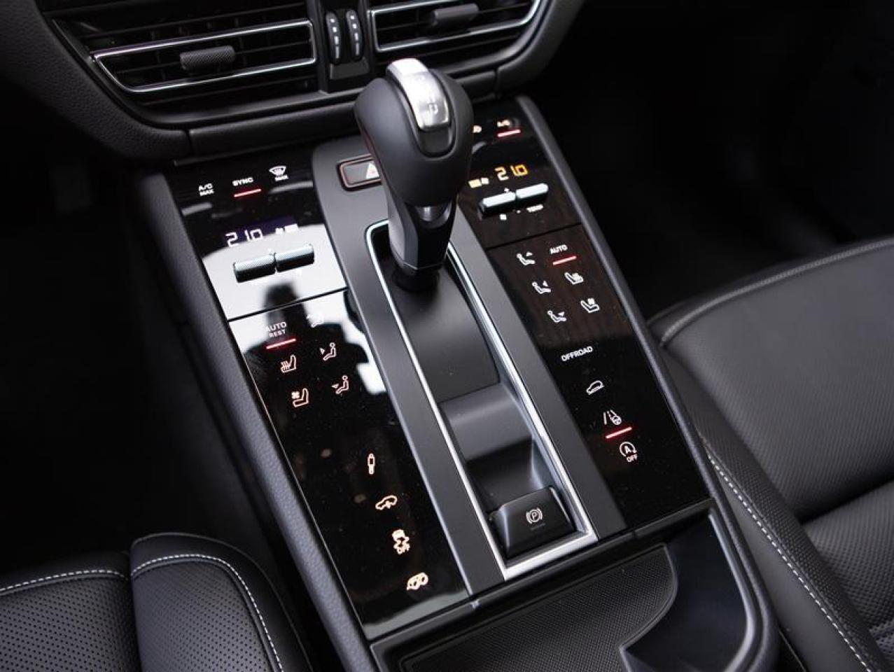 2025 Porsche Macan GTS AWD Photo