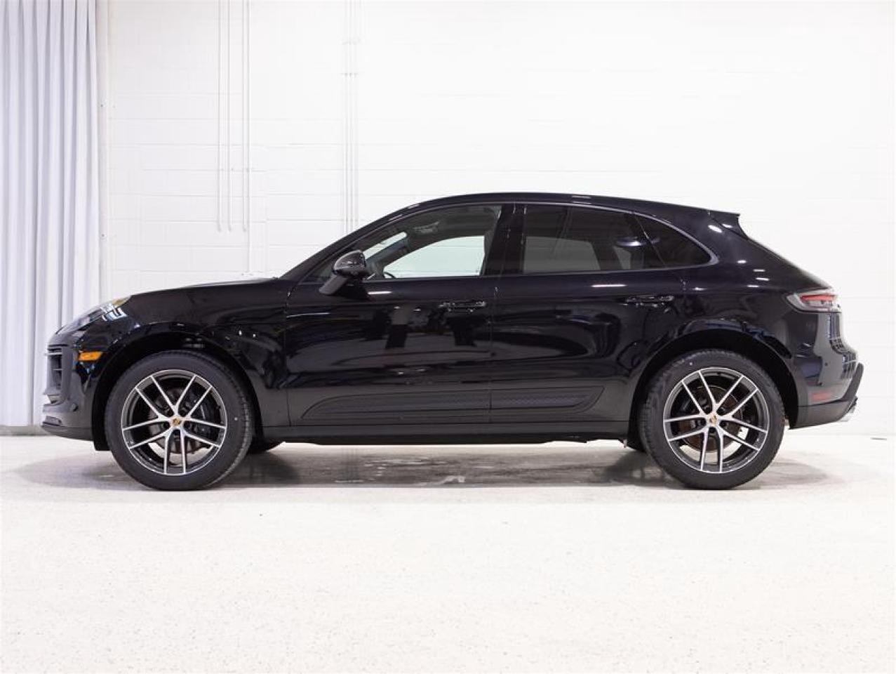 2025 Porsche Macan AWD Photo