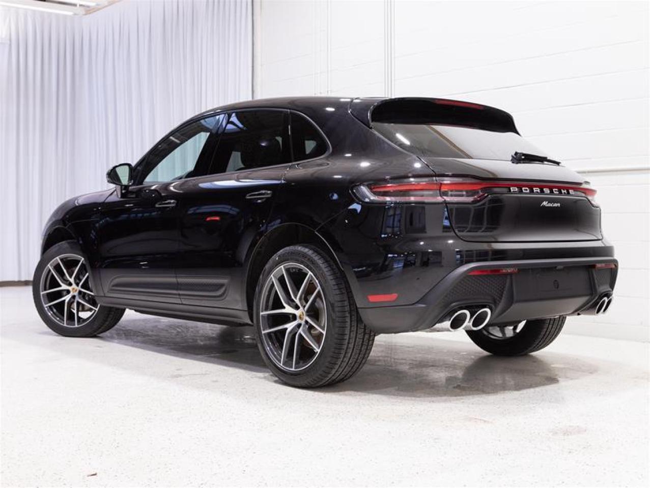 2025 Porsche Macan AWD Photo2