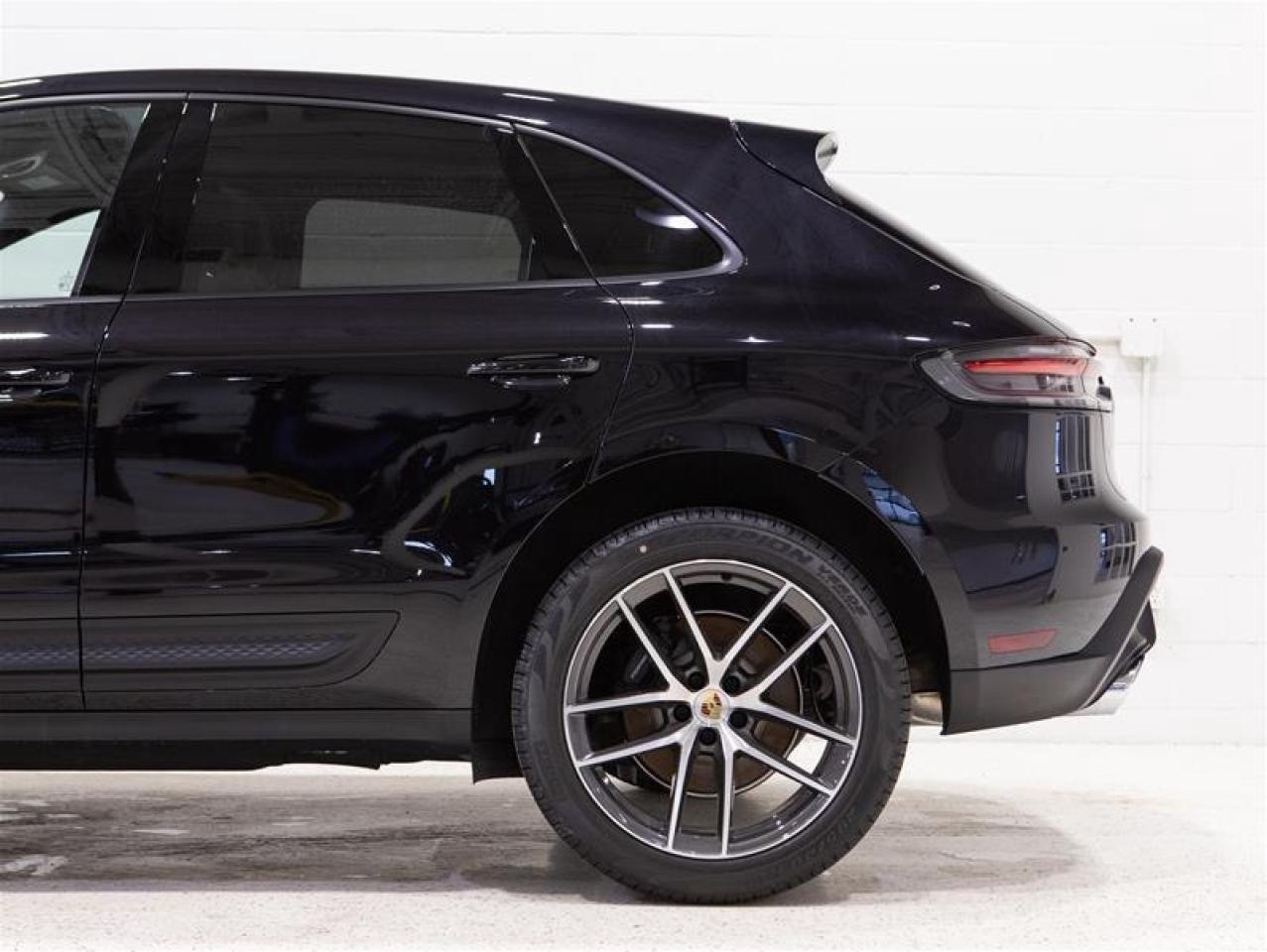 2025 Porsche Macan AWD Photo