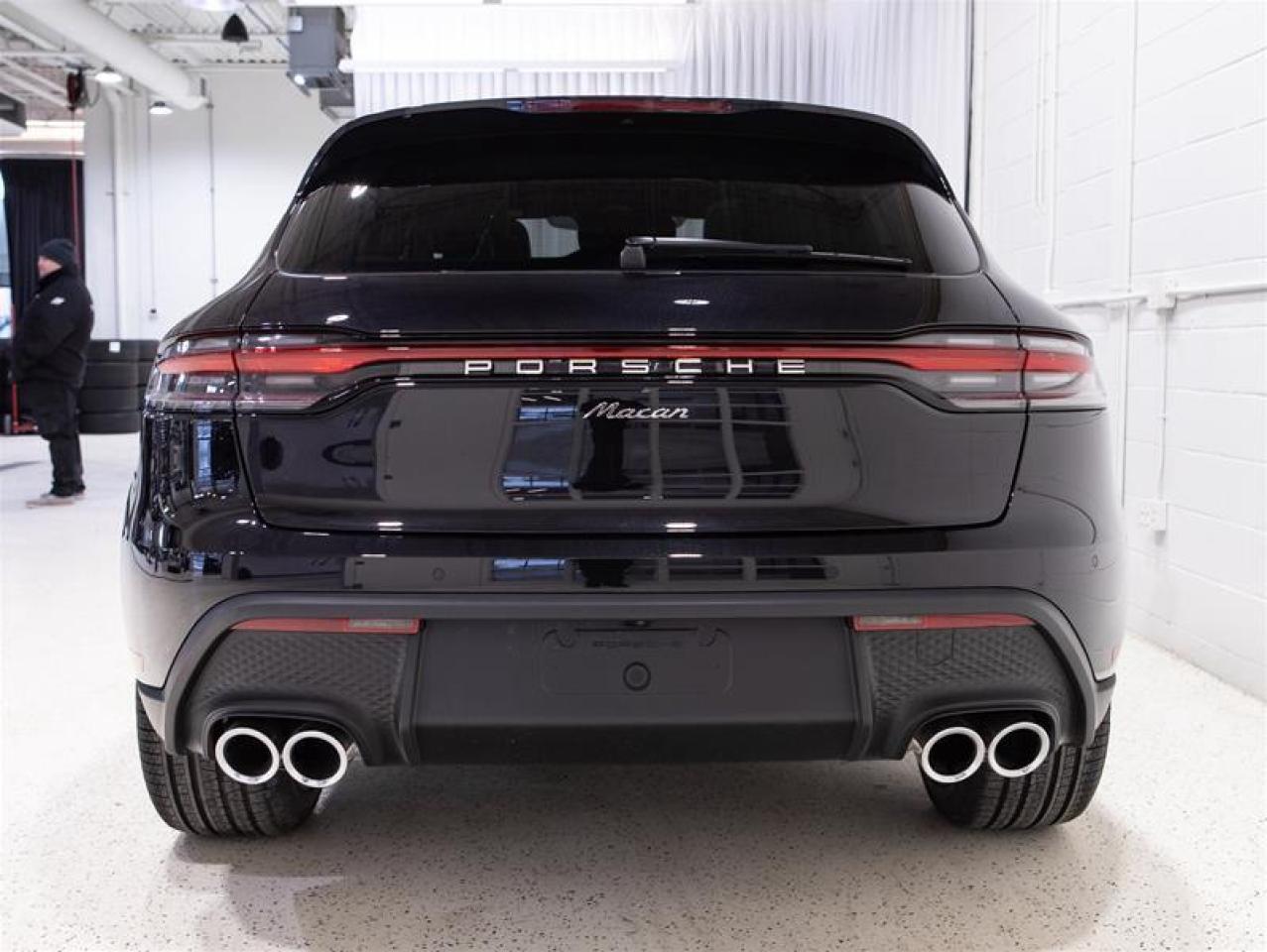 2025 Porsche Macan AWD Photo