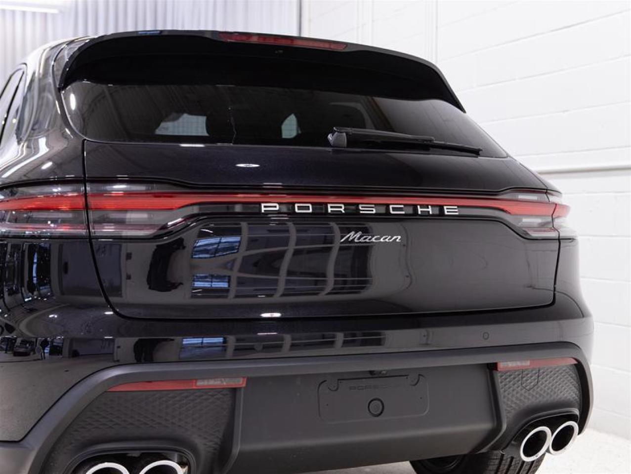 2025 Porsche Macan AWD Photo